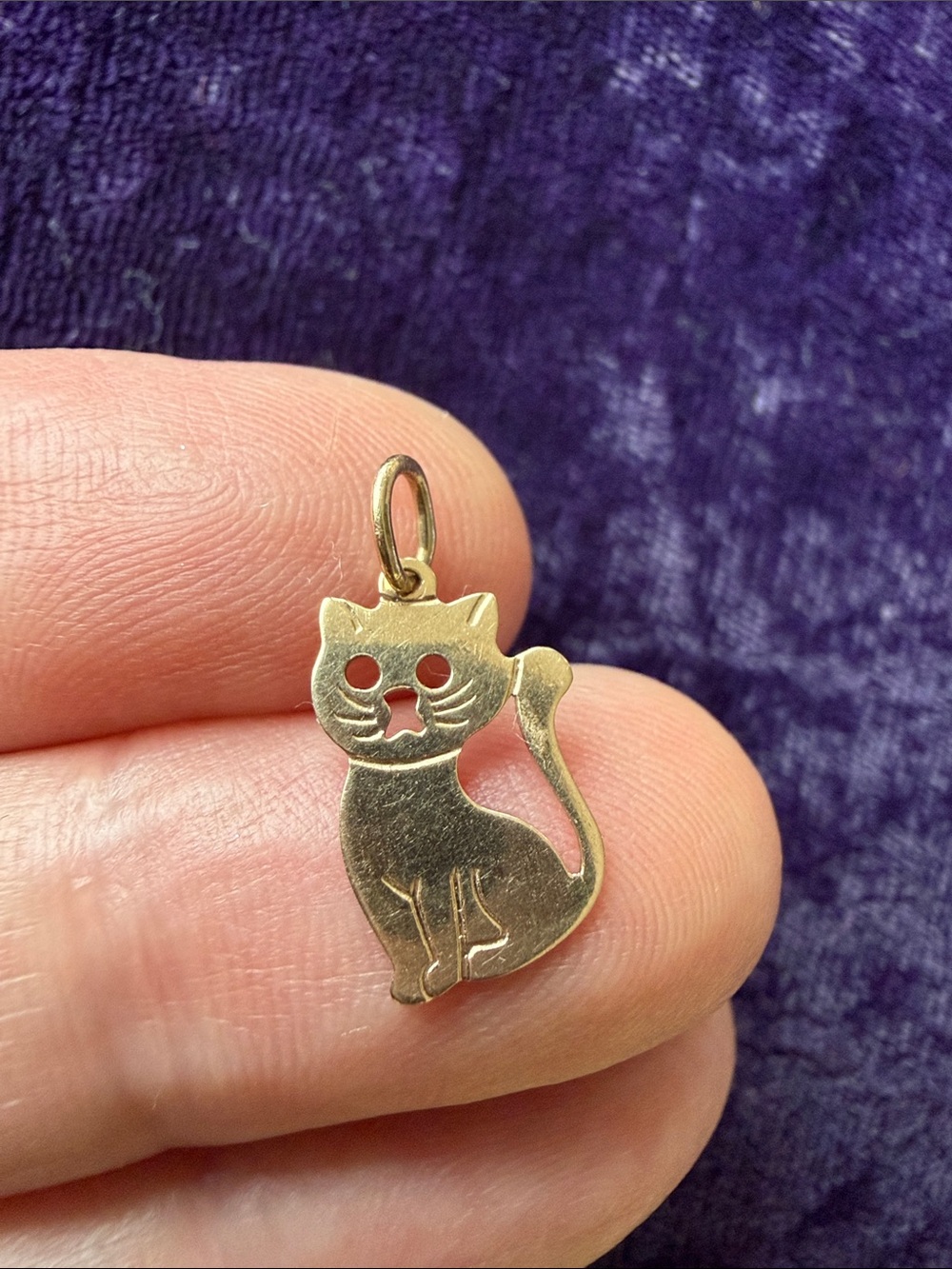 Solid 10K gold vintage minimalist sitting cat / kitten pendant - Picture 8 of 8
